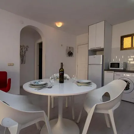 Apartment Mare 1 *